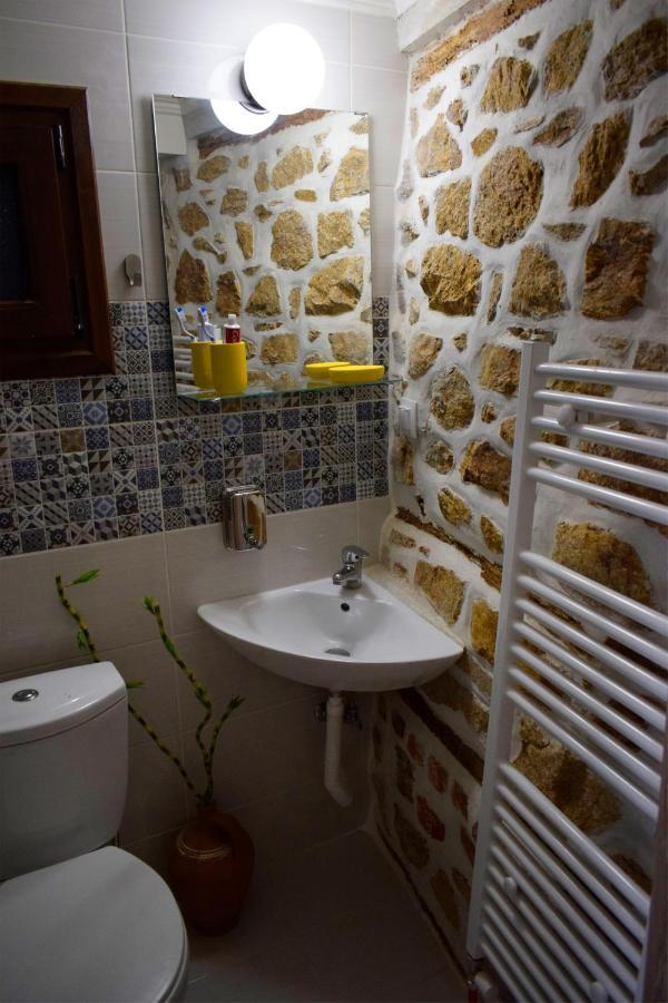 Renovated Old Manor House With Yard Villa อาร์ไนยา ภายนอก รูปภาพ