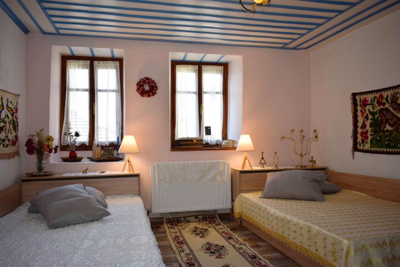 Renovated Old Manor House With Yard Villa อาร์ไนยา ภายนอก รูปภาพ