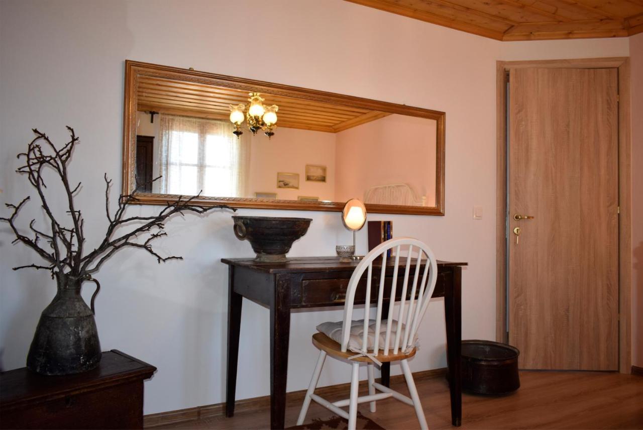 Renovated Old Manor House With Yard Villa อาร์ไนยา ภายนอก รูปภาพ