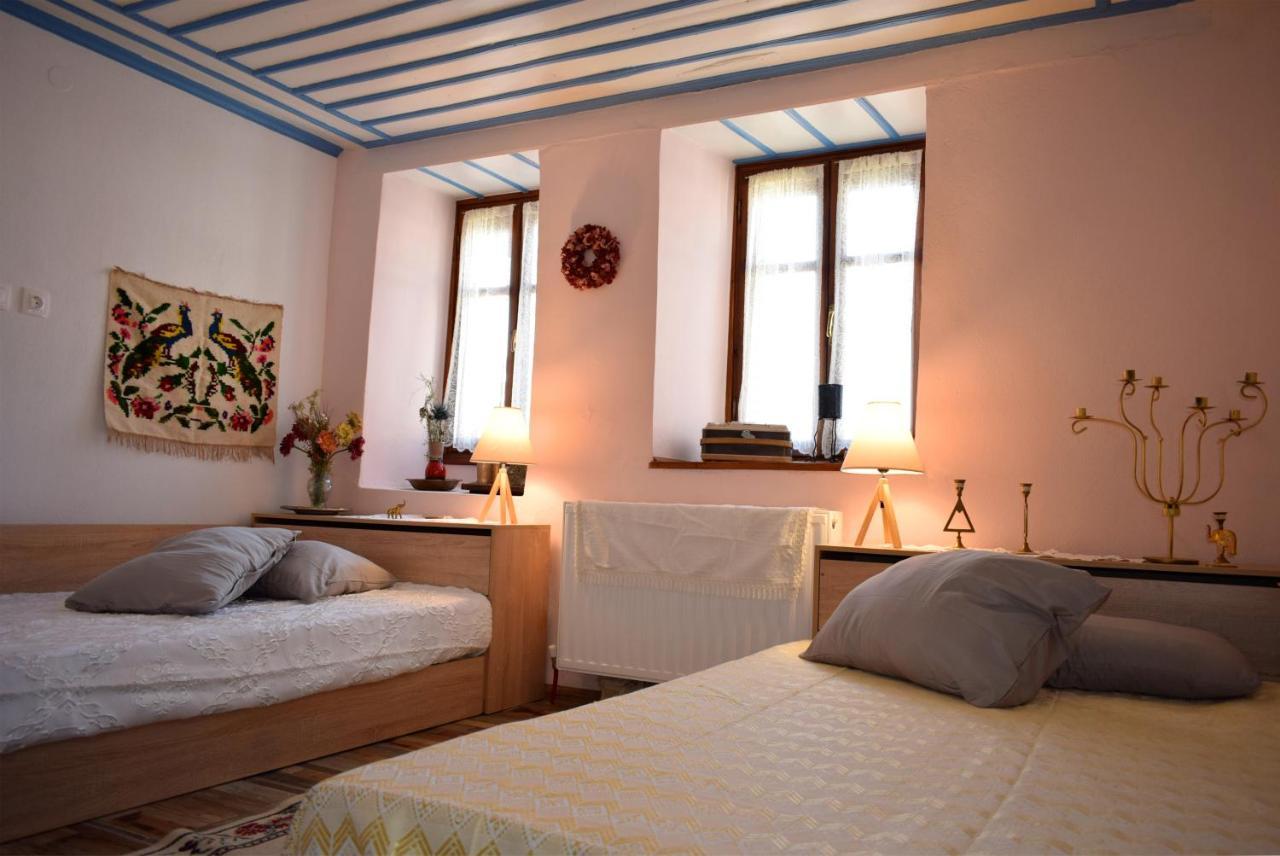 Renovated Old Manor House With Yard Villa อาร์ไนยา ภายนอก รูปภาพ