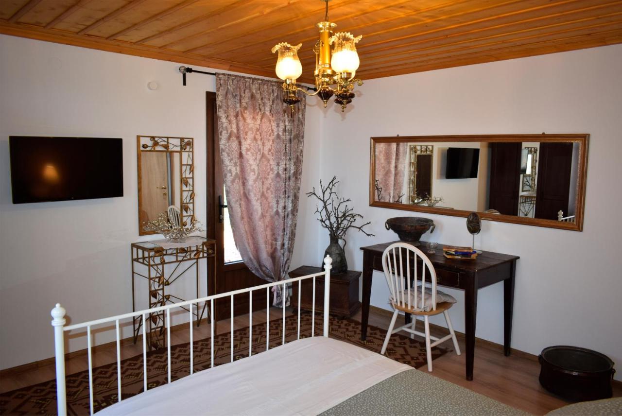 Renovated Old Manor House With Yard Villa อาร์ไนยา ภายนอก รูปภาพ