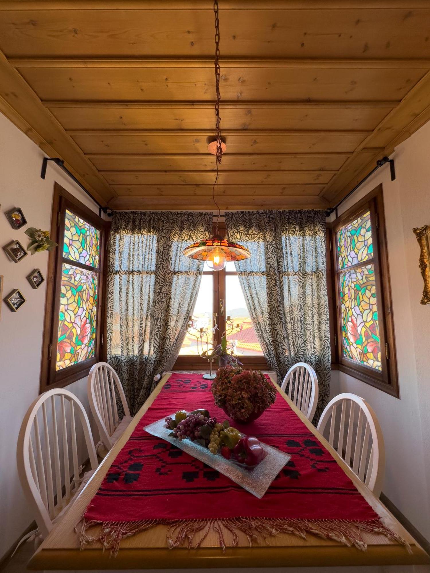 Renovated Old Manor House With Yard Villa อาร์ไนยา ภายนอก รูปภาพ