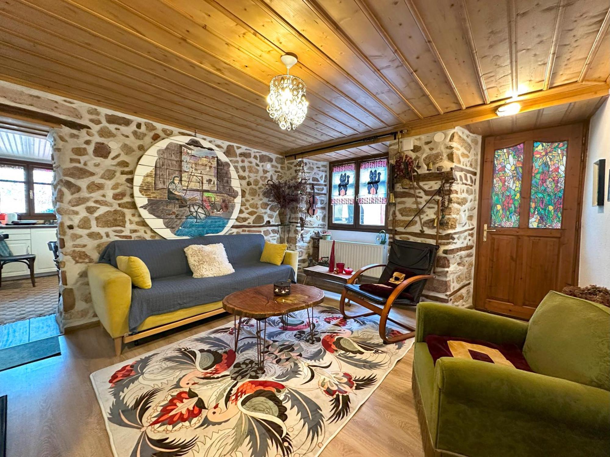 Renovated Old Manor House With Yard Villa อาร์ไนยา ภายนอก รูปภาพ