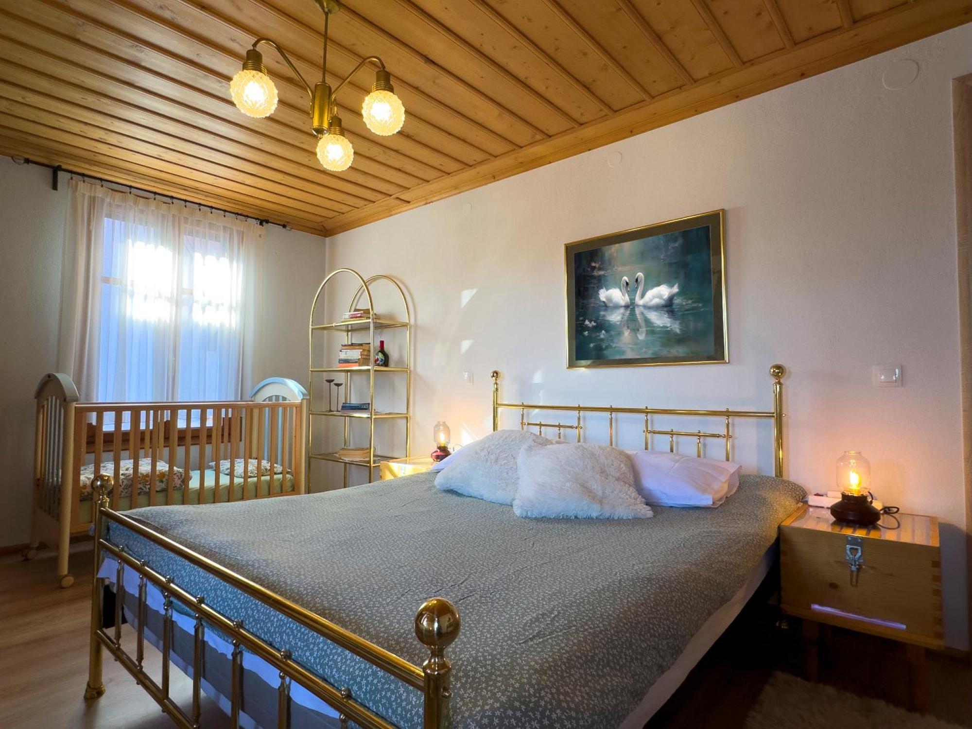 Renovated Old Manor House With Yard Villa อาร์ไนยา ภายนอก รูปภาพ