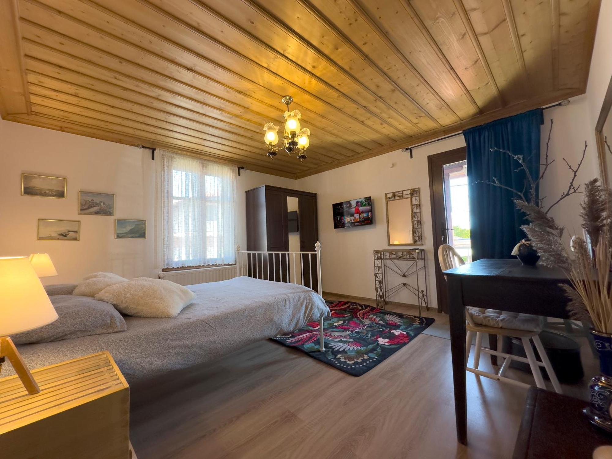 Renovated Old Manor House With Yard Villa อาร์ไนยา ภายนอก รูปภาพ