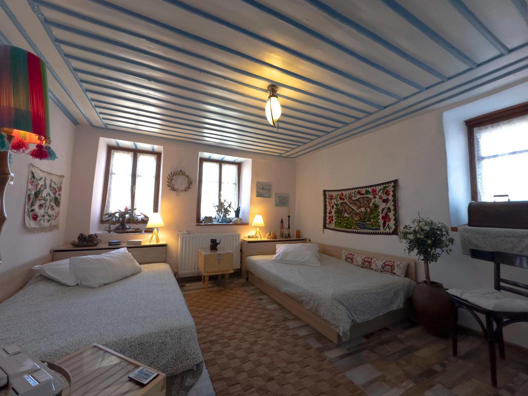Renovated Old Manor House With Yard Villa อาร์ไนยา ภายนอก รูปภาพ